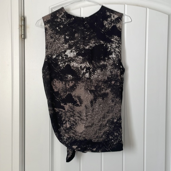 Babaton Hopkins Sleeveless Blouse - Picture 4 of 6